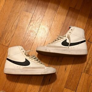 Big kids Nike blazer